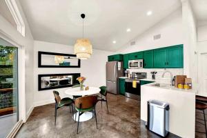 Luxury Cabin for Four for Texas Glamping Retreat