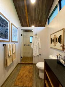 Romantic Lakefront Cabin with Fire Pit near Lake Bastrop, Texas – Luxury Glamping Escape for Couples