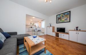 Apartments Anica Kampor