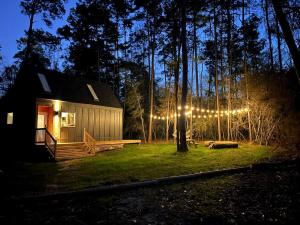 Fantastic Cozy Cabin with Hammock and Fire Pit in Montgomery, Texas