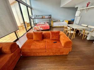 Duplex Waikiki Seaside Full Kitchen Big Terrace NR HPU Sleeps 8