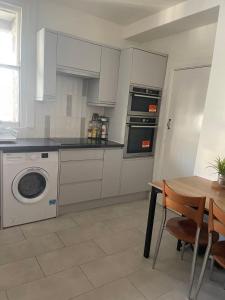 Spacious Room1 in Central London Elephant and Castle Station