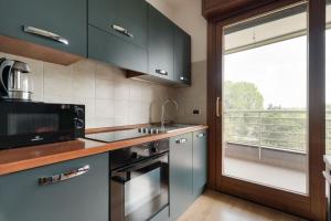 GuestHost - Bright Terrace Studio X2 Affori MM3