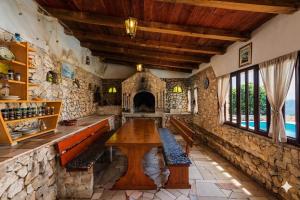 Seaside Villa near Trogir - Poljica