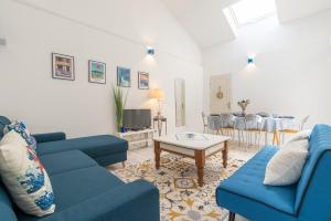 Belle Maison Bleu Azur