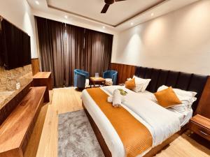 Hotel Sky Heaven Dalhousie Mall Road