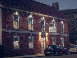 Quayside Hotel & Bar