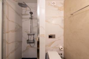 Modern Charming Loft with balcony in central Porto by Lisbeyond