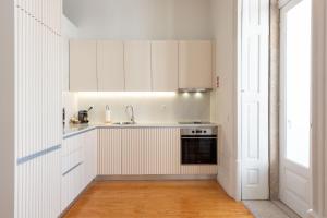 Modern Charming Loft with balcony in central Porto by Lisbeyond