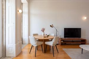 Modern Charming Loft with balcony in central Porto by Lisbeyond