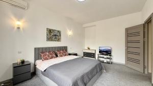 Calm Central Apartment
