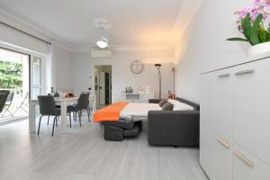 Residenza Adriana - Relax, Piscina e 2 Camere a Sirmione