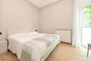 Residenza Adriana - Relax, Piscina e 2 Camere a Sirmione