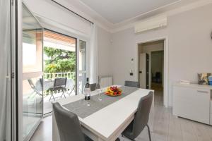 Residenza Adriana - Relax, Piscina e 2 Camere a Sirmione