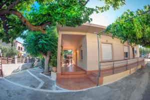 Seaside Plitra Paradiso - Steps from the Beach