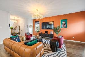 Terracotta Hut W HotTub and Game room Near IAH Airport