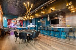 The Velvet Songbird Downtown Luxe Sleeps 24