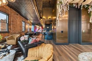 The Velvet Songbird Downtown Luxe Sleeps 24