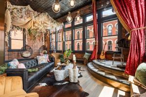 The Velvet Songbird Downtown Luxe Sleeps 24