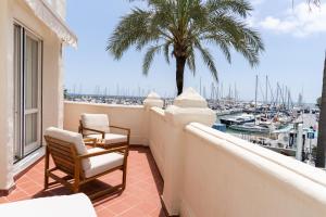 Luxury seafront flat in Puerto Marina