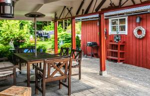 Awesome Home In Fristad With Wifi