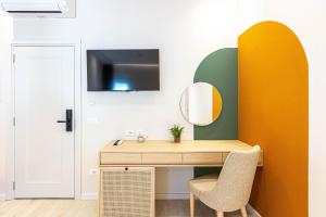 Santorini Luxury Room 3 - Beach Access, Parking and more