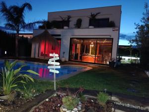 Villa lujosa con spa, piscina y sala de juegos PRIVADOS