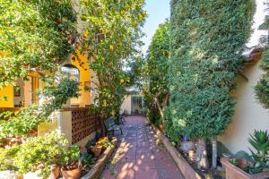 APARTAMENTO C, planta 1 en RESIDENCIAL ALBERES con terraza, parking, wifi, BBQ y PISCINA
