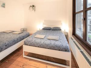 Deluxe Capital Street Stay for 12