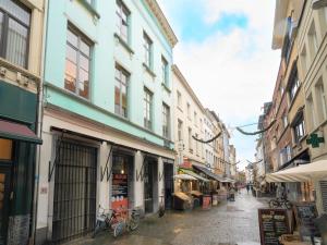 Deluxe Capital Street Stay for 12