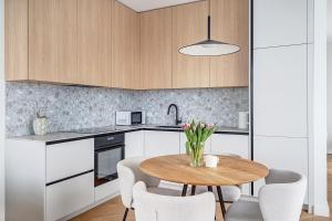 Modern Design Apartment with AC, 10
