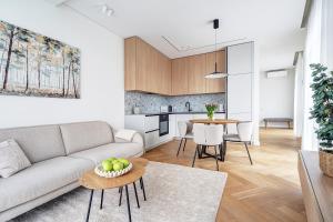 Modern Design Apartment with AC, 10