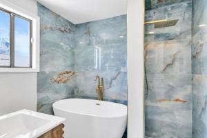Luxury Breezy Beach Condo Jersey Shore Stay