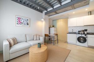 Modern 1BR Ground Floor Apart - Walk to Beach