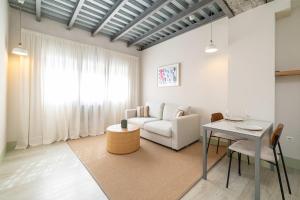 Modern 1BR Ground Floor Apart - Walk to Beach