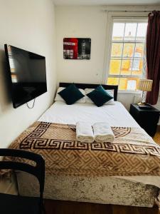 Big one bedroom flat with separate kitchen