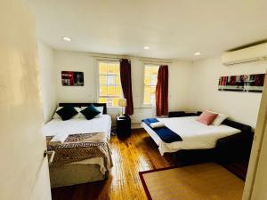 Big one bedroom flat with separate kitchen