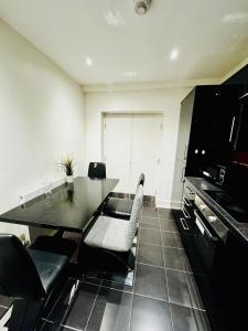 Big one bedroom flat with separate kitchen