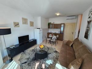 Luna Mare, One-Bedroom Apartment on Čiovo