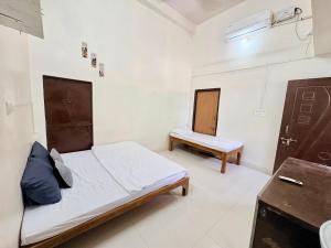 Hotel 5 Star Yatri Vishram Dormitory And Rooms