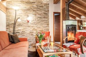 Chalet Hinter dem Rot Stei, private wellness, in ski and hiking area of Zermatt