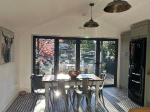 1 bed apt Sleeps 2 Oswestry Parking Garden