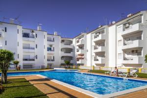 Spacious Apt T3, Pool View Balcony, Oura