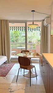 Cozy Studio, Pool & Beaches 2 min away