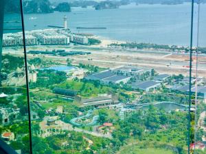 The Holiday Hạ Long-Bay Chill