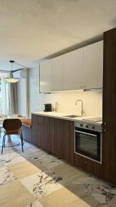 Cozy Studio, Pool & Beaches 2 min away