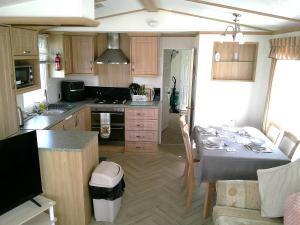 Golden Palm Viscount 6 Berth Central Heated Enclosed Veranda FREE WIFI