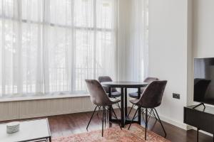 Blueground Fitzrovia furnished w full kitchen LON-572