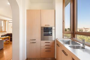 Vintage Penthouse with Panoramic St Peter View