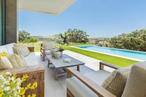 Antequera Golf Villa Pool by ELE Apartments